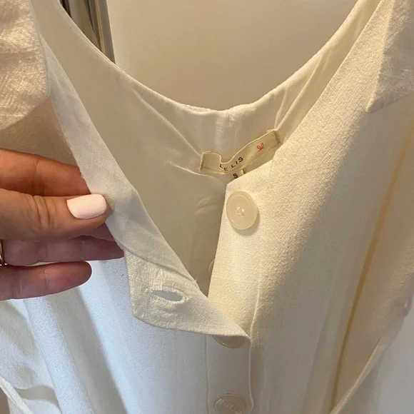 White Button-Down Sleeveless Romper - Picture 10 of 14